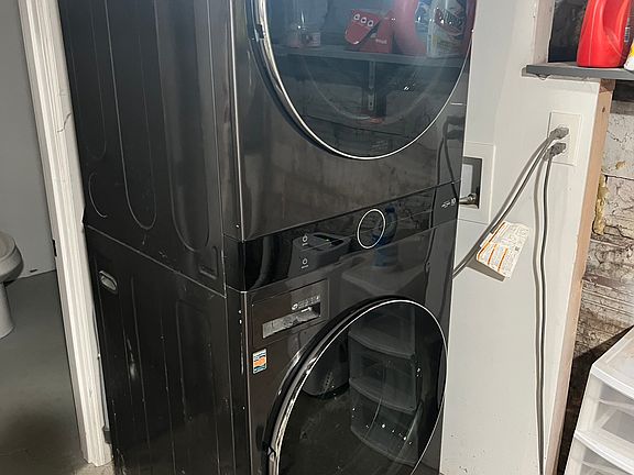 3rd image of 1010 Maine St