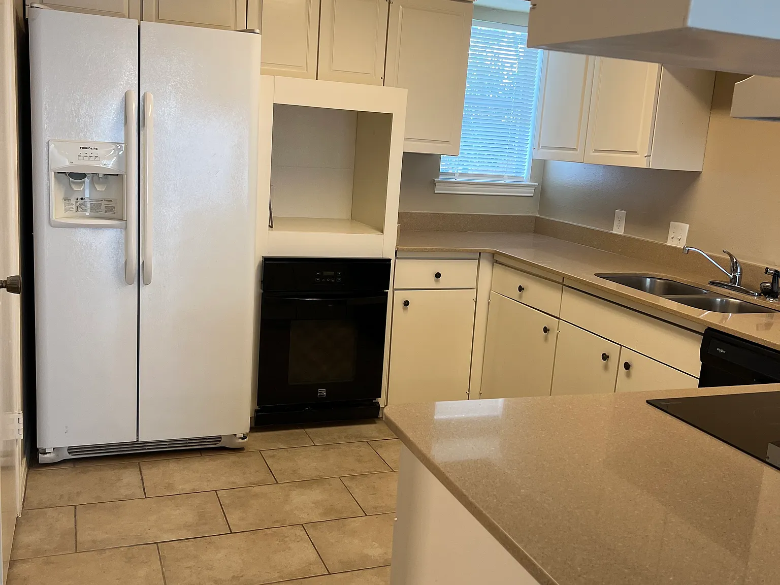 3 bed, 2.5 bath, 1670 sqft, $2,000 — Photo 3