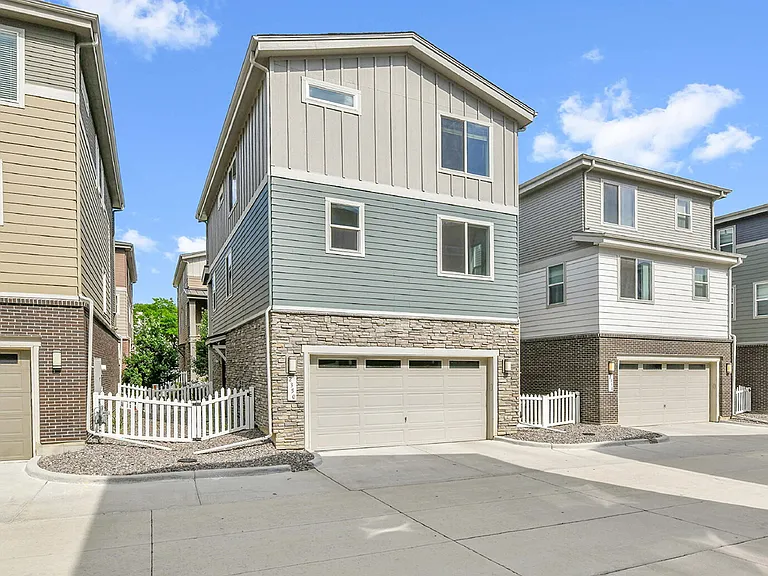 2350 S Troy Ct — Photo 40