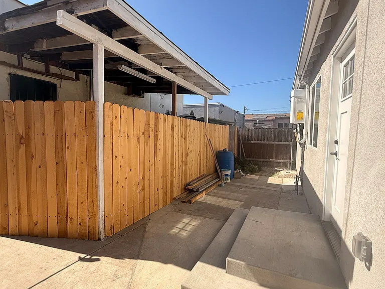 6750 S Arlington Ave — Photo 2