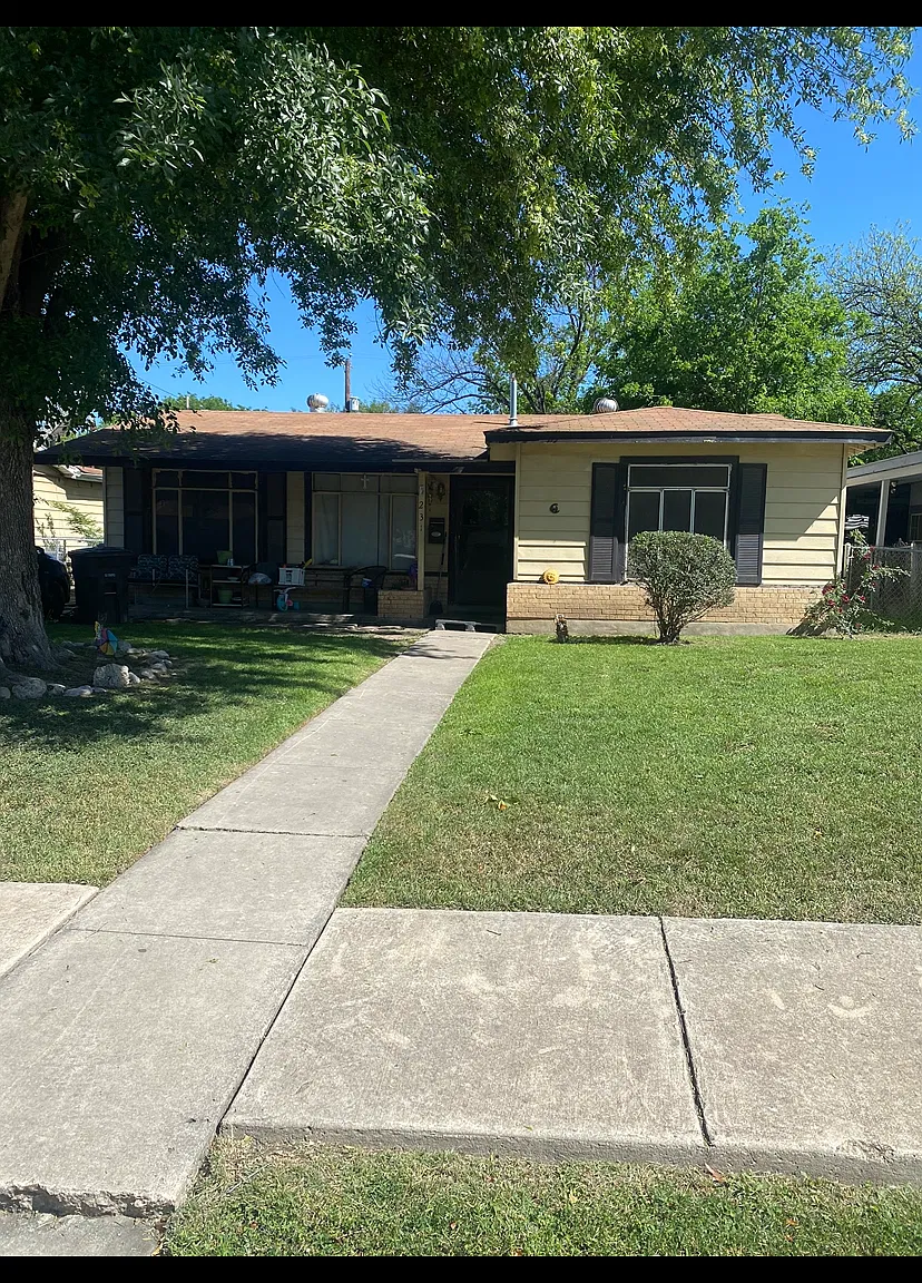 2 bed, 875 sqft, $1,200 — Photo 1