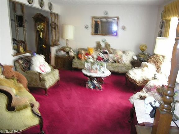 4th image of 121 Greenway Dr