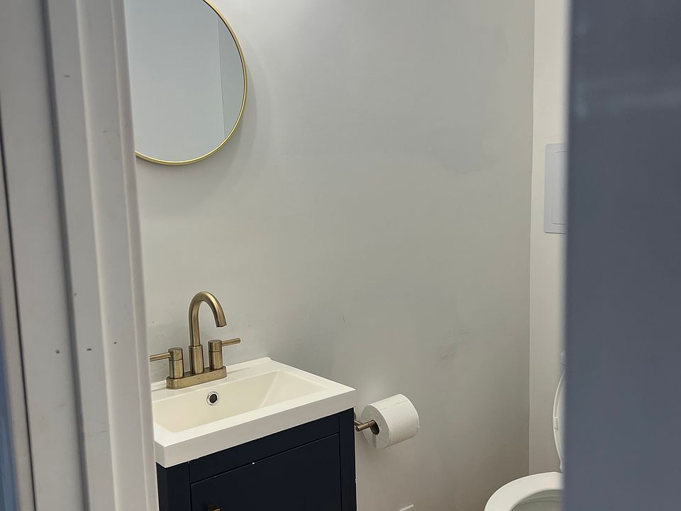 1st Floor 1/2 Bathroom