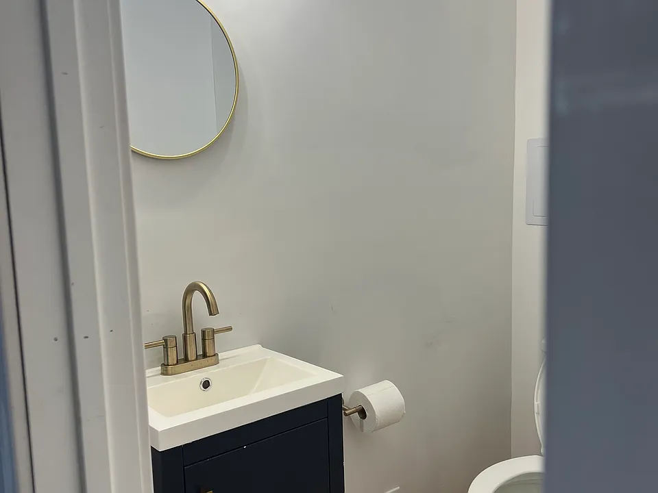 1st Floor 1/2 Bathroom