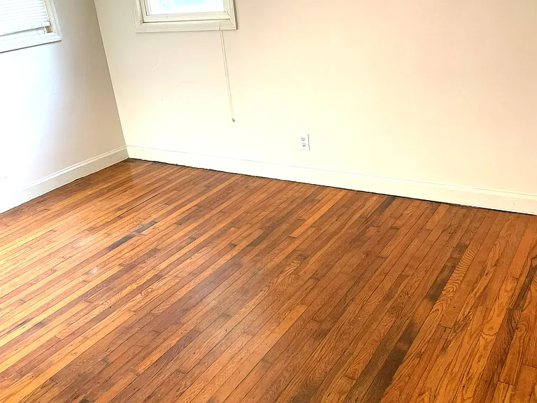 127 Poe St — Photo 6