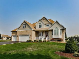 211 Sheehan Close, Poplar Grove, IL 61065