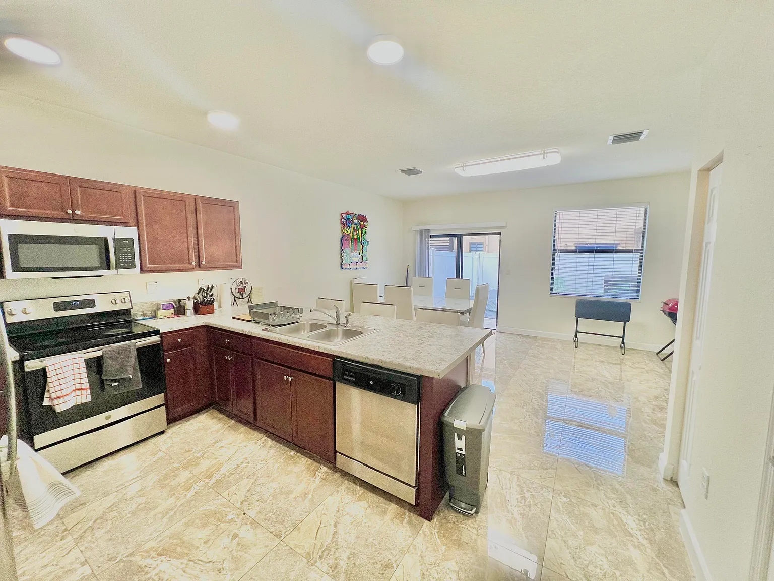3 bed, 2.5 bath, 1540 sqft, $3,200 — Photo 3