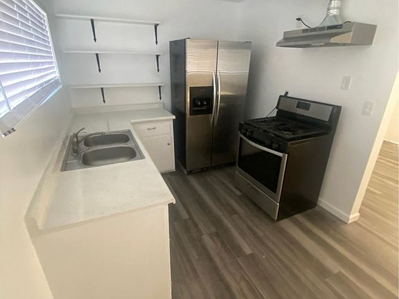 2nd image of 844 1/2 W 43rd Pl #1/2
