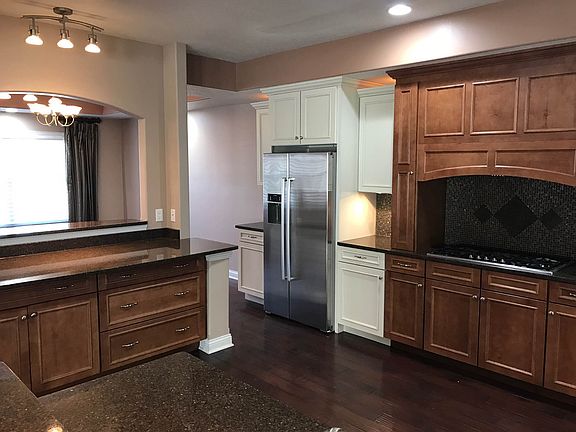 5th image of 704 Arbor Pkwy Unit B