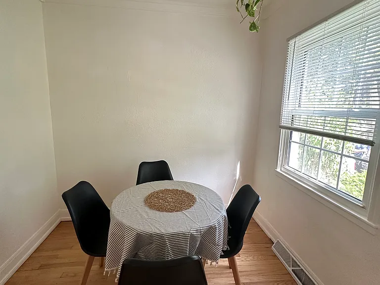 514 W Lakeside St — Photo 10