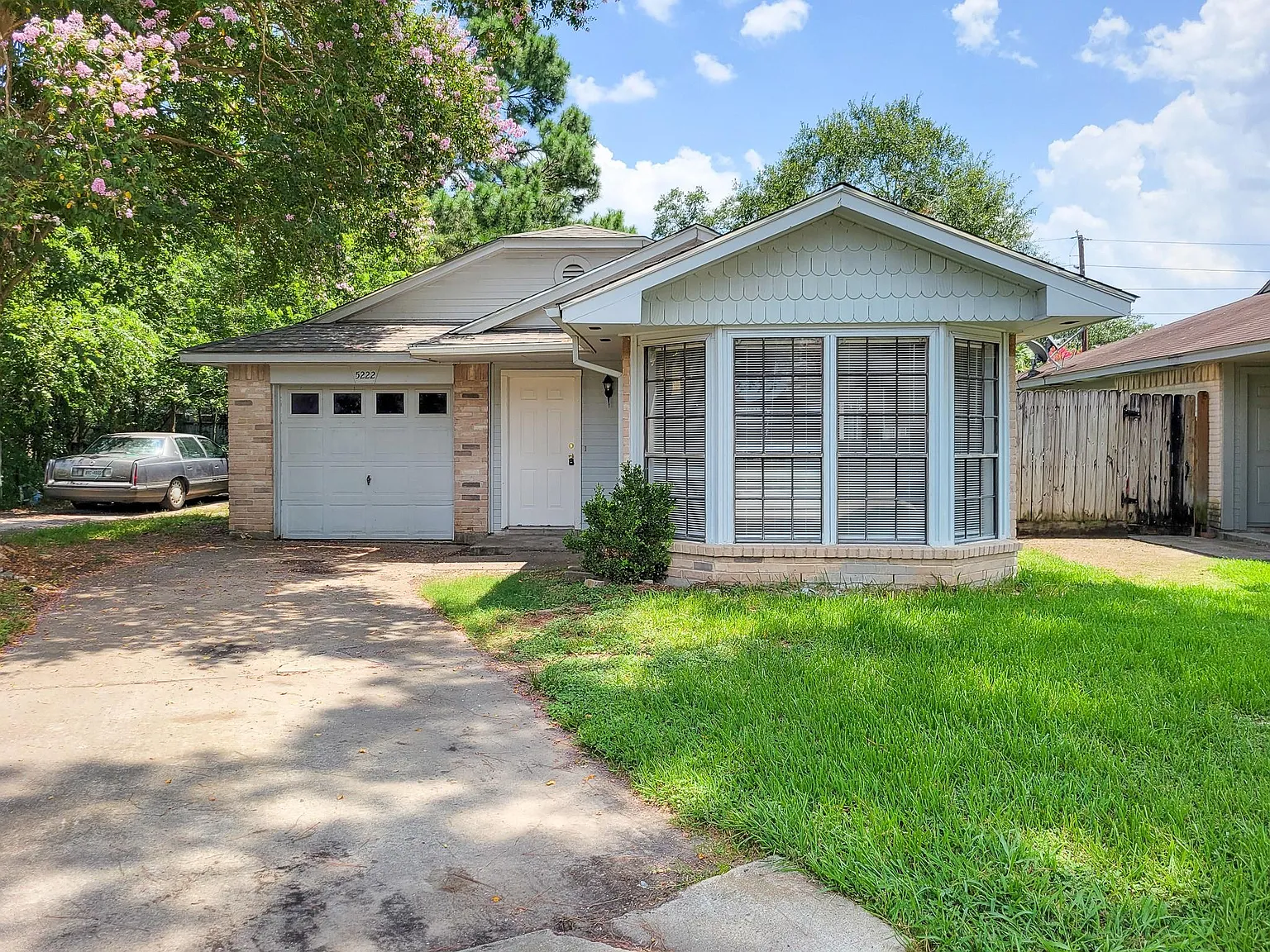 2 bed, 1.0 bath, 1038 sqft, $1,400 — Photo 1