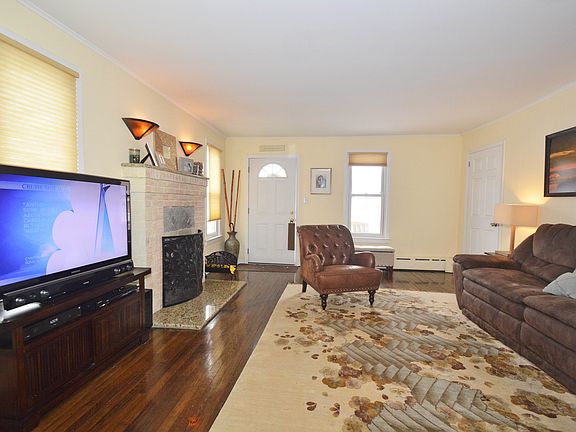 3rd image of 117 Coolidge Ave