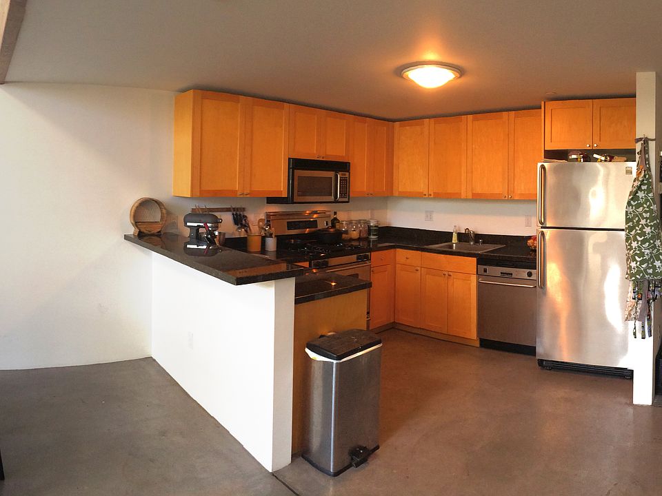 Entry / Kitchen / Dining