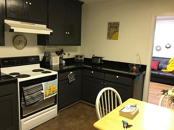 5th image of 103 E Lampasas St