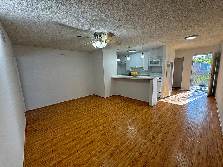 6736 Cleon Ave — Photo 25