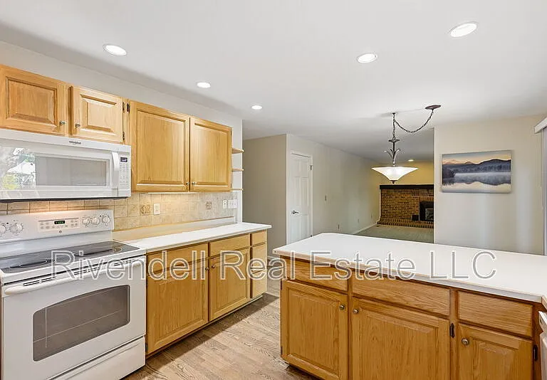 8007 S Datura St — Photo 9
