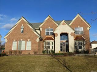 6852 Merrick Dr, Troy, MI 48098
