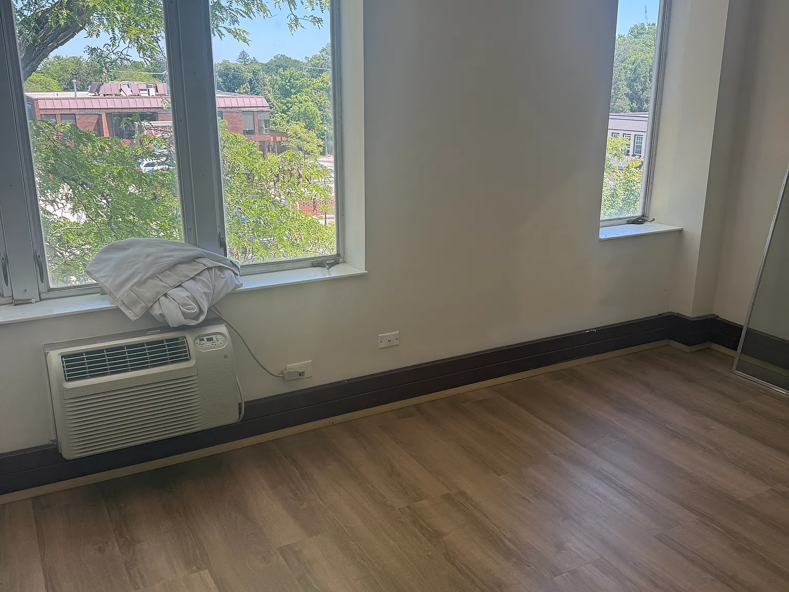 2 bed, 1000 sqft, $2,600 — Photo 3