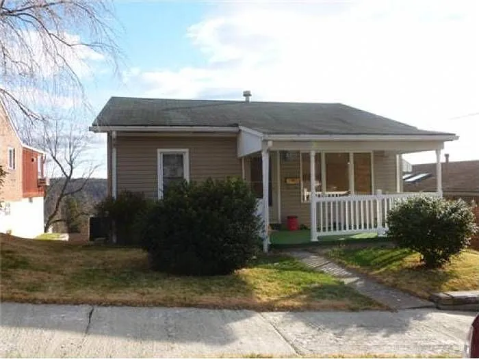 1120 Roup Ave photo 1
