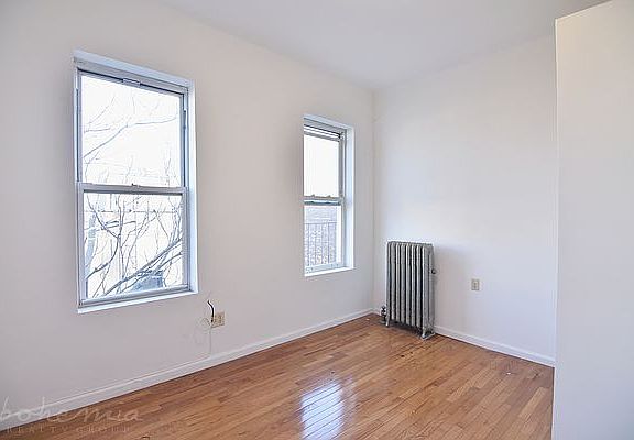 3rd image of 22 Saint Nicholas Pl #53B
