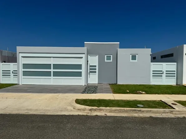 Urb Brisas De Mar Chiquita M 11 Calle Pescador, Manati, PR 00674