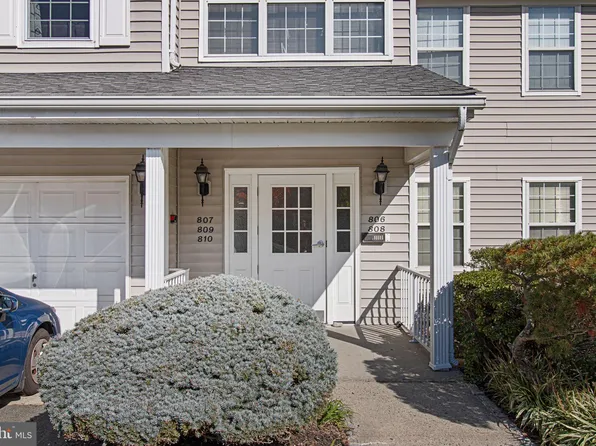 808 Eagles Chase Dr, Lawrence Township, NJ 08648