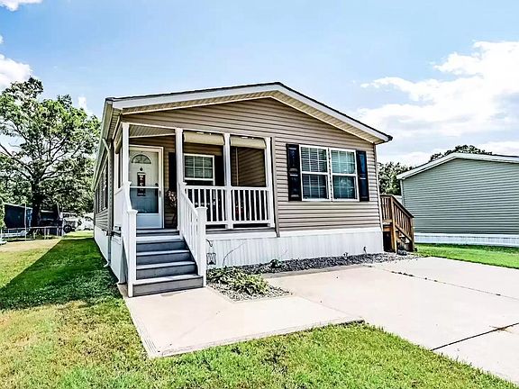 2nd image of 3501 Honeysuckle Ln