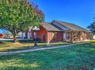 715 Cherokee Dr, Tioga, TX 76271