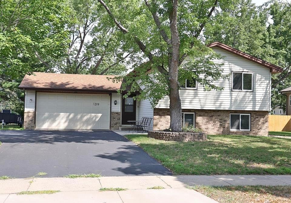 1st image of 1319 Sunny Ln