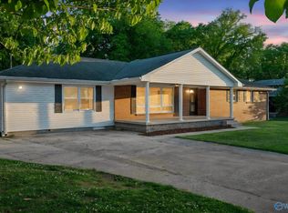 1106 Bagley Dr, Fayetteville, TN 37334