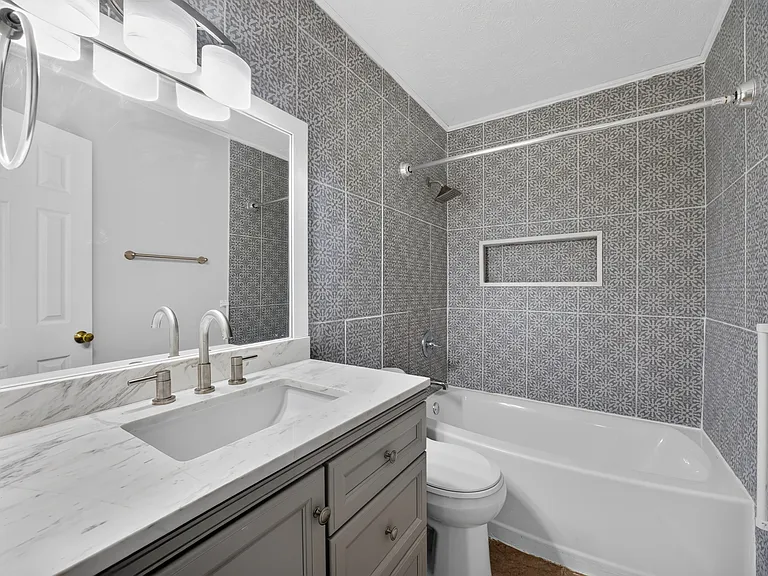 1339 S Hickory Grove Ln — Photo 7