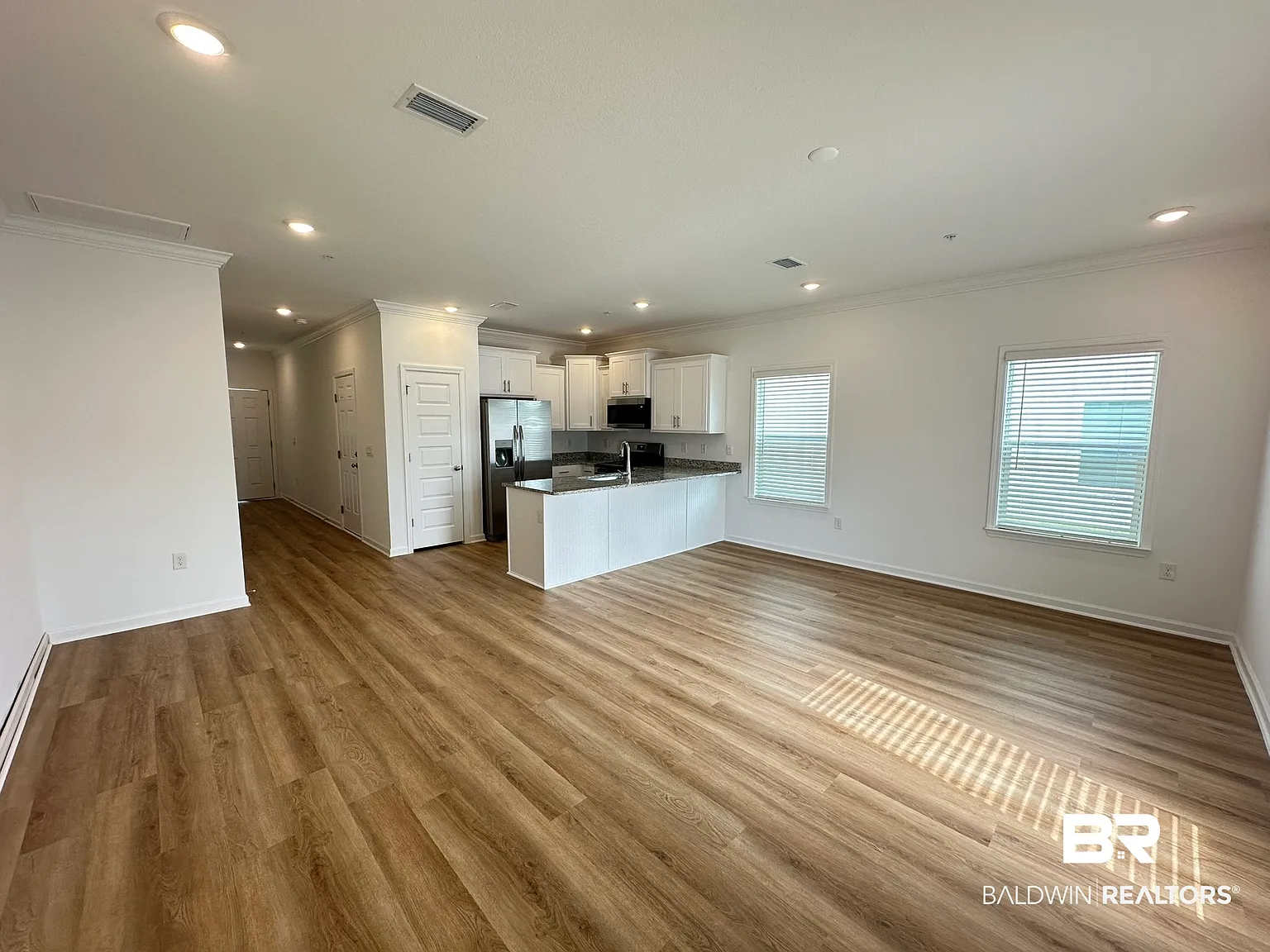 3 bed, 2.5 bath, 1437 sqft, $2,300 — Photo 3