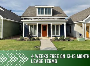 925 NE Heights Ln, Bentonville, AR 72712