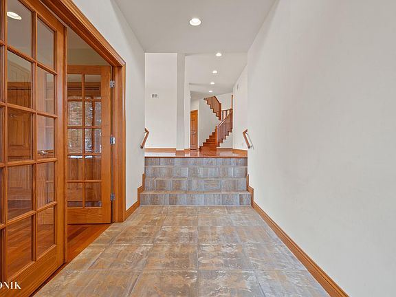 4th image of 172 Henderson St