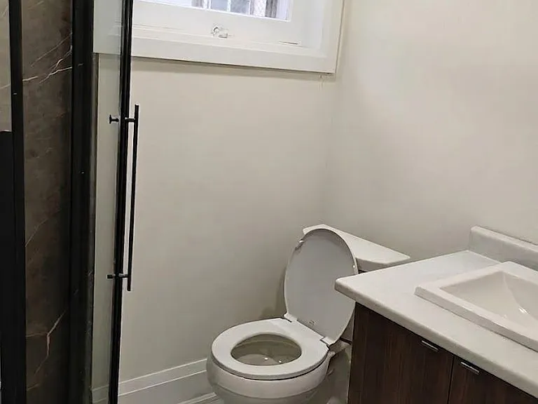 37 Madawaska Ave — Photo 7