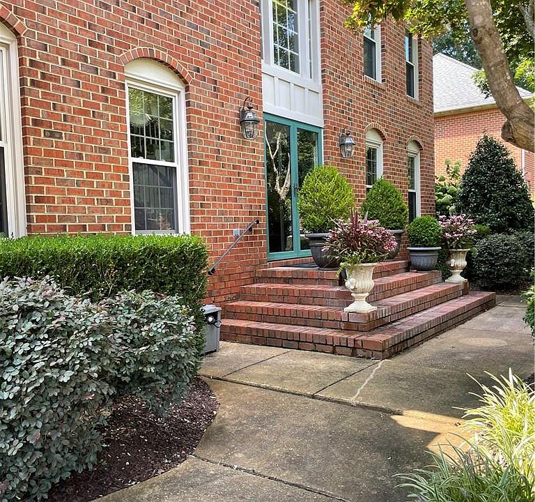 1st image of 816 Forest Lakes Cir
