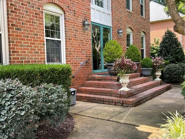816 Forest Lakes Cir, Chesapeake, VA 23322