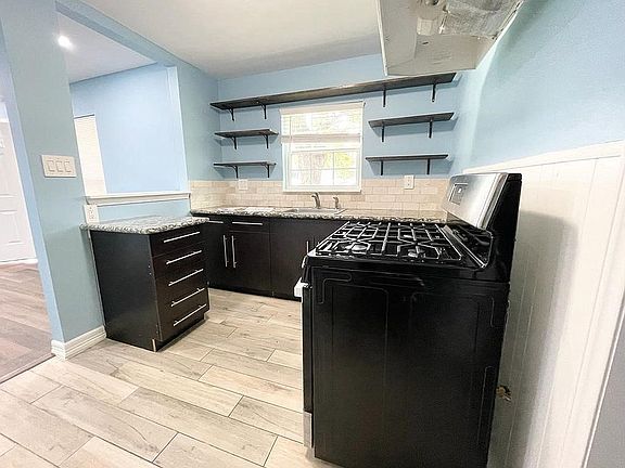 5th image of 2119 Des Jardines St