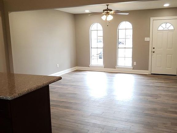 3rd image of 1309 Johnston St