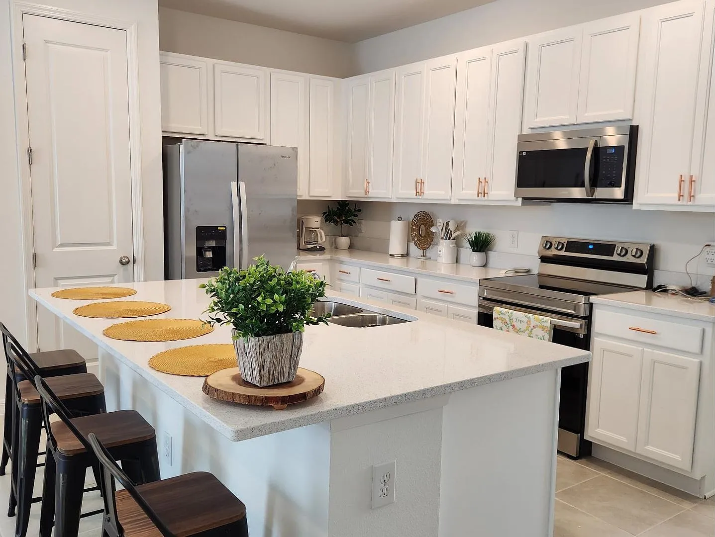 3 Beds 2,5 Baths Townhouse Davenport — Photo 3