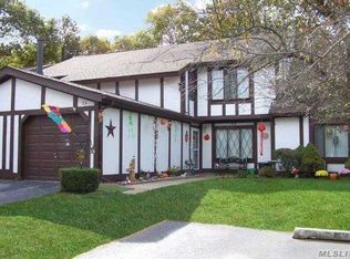 53 Briar Hill Ct, Middle Island, NY 11953