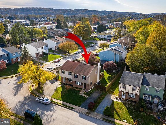 3rd image of 208 Karen Dr