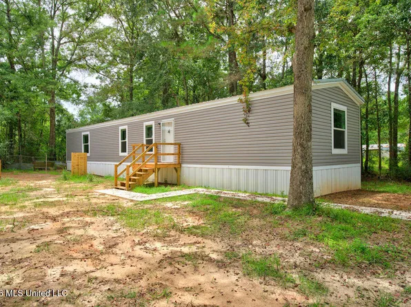 7737 Narcissus Dr, Gautier, MS 39553