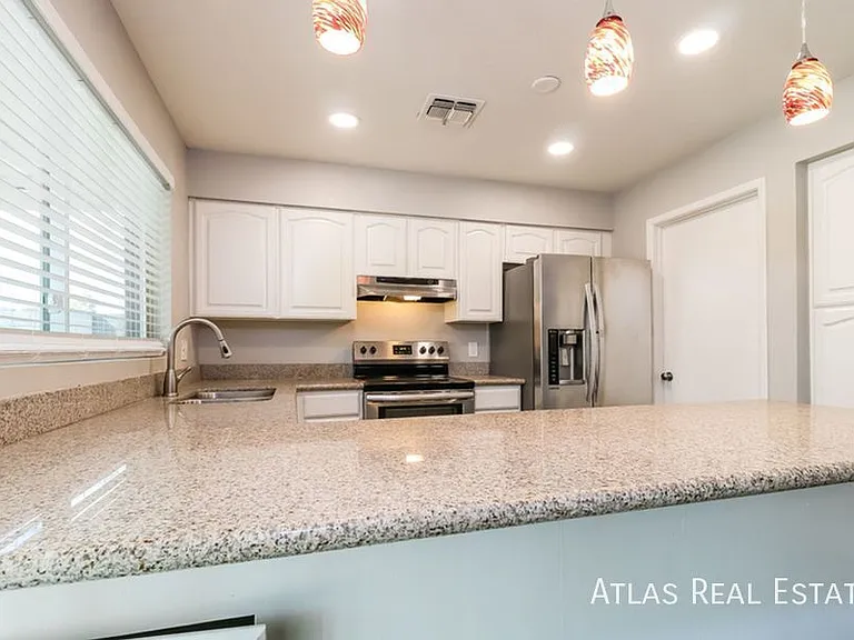 1323 W Rosemonte Dr — Photo 6