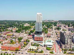 39 Mary St #1611, Barrie, ON L4N 1S9