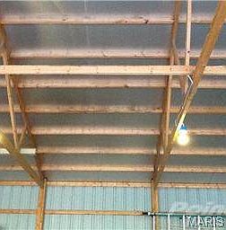 Ceiling of shed 4 is insulated.