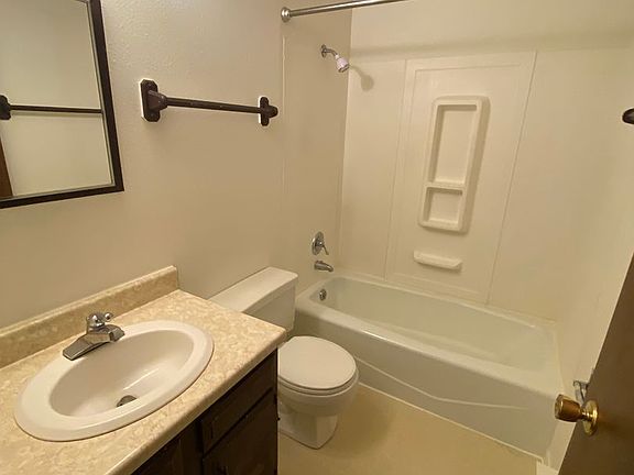 4th image of 1720 W Olive St #C