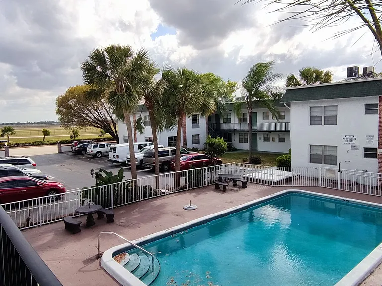 Trayann Apartments - 7777 Pines Blvd — Photo 34