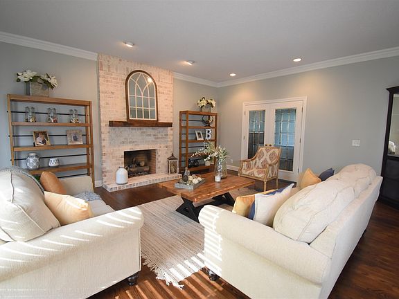 5th image of 127 Geers Dr