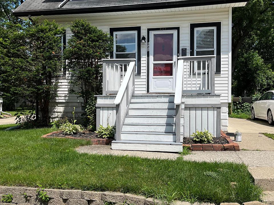 1st image of 643 S Vermont Ave